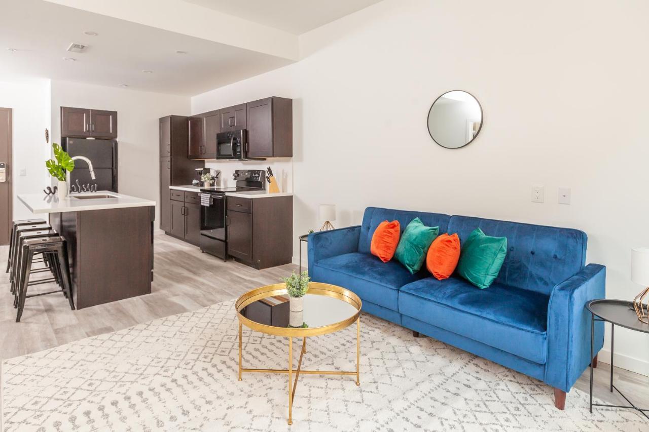 Frontdesk I The Blonde Apts Downtown سينسيناتي الغرفة الصورة